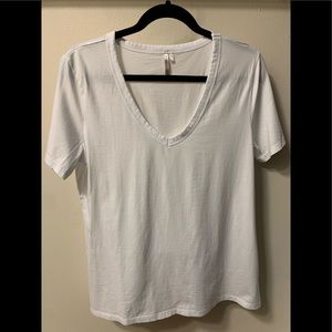 Banana Republic Women Signature Tee.